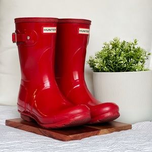 red hunter boots (: